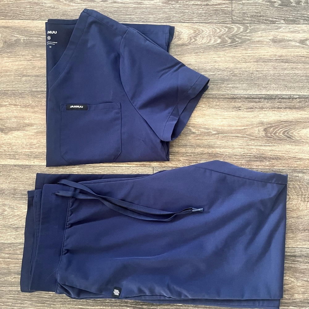 Jaanuu NAVY scrub set